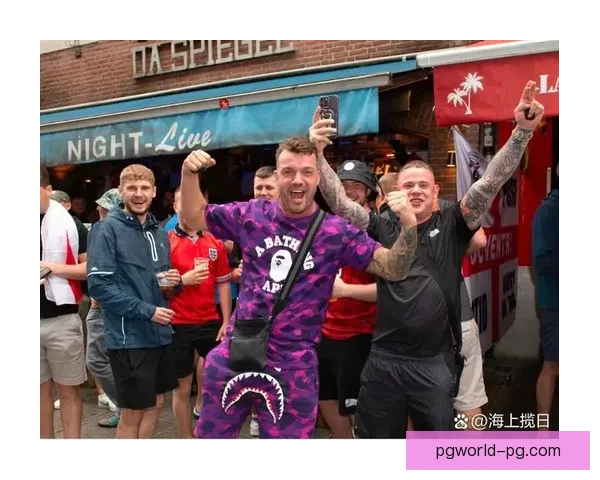 杯赛风情：球场上的热血角逐、赛场外的情感纠葛