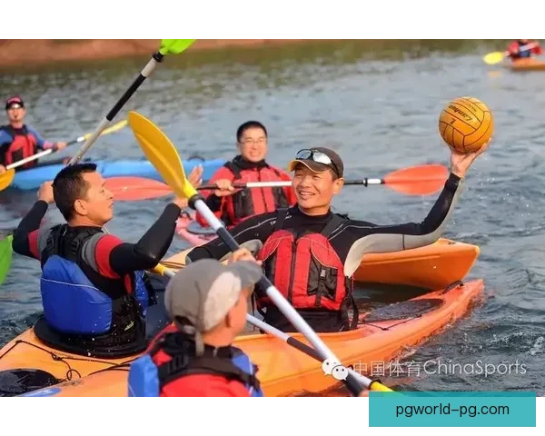 初学者皮划艇指南：从选购装备到基本技巧的全面入门教程